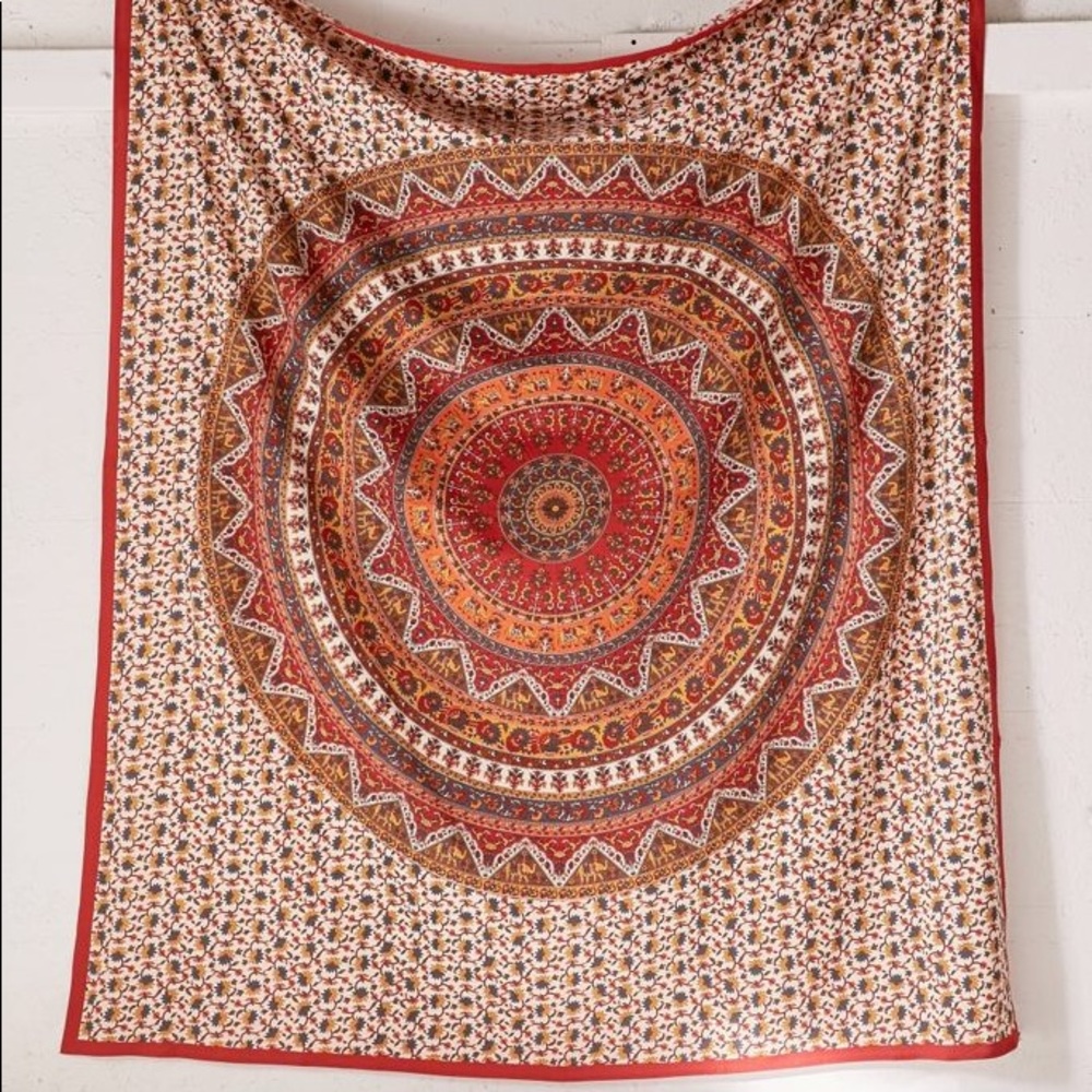 UO Medallion Oversized Tapestry